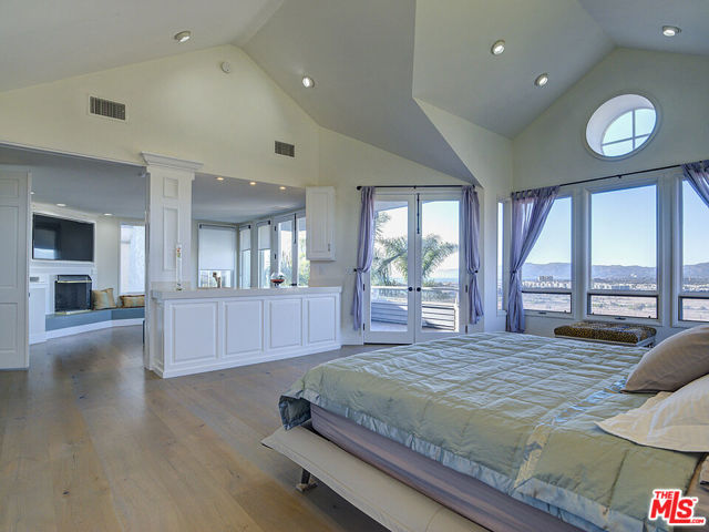 7800 Veragua Drive, Playa del Rey CA: https://media.crmls.org/mediaz/301b3ce7-54aa-4c4f-bdd5-78f3a9376a10.jpg