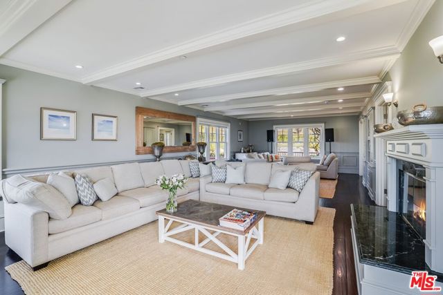 6277 Sea Star Drive, Malibu CA: https://media.crmls.org/mediaz/301bfa26-ff5a-4978-9719-7cc4597a4566.jpg