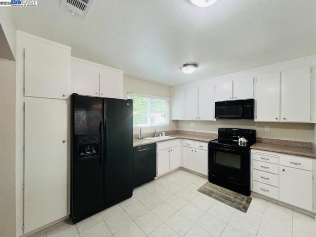 2418 Twinflower Ct, Martinez CA: https://media.crmls.org/mediaz/301c60ee-cfba-4b59-9bf2-9521f46568d3.jpg