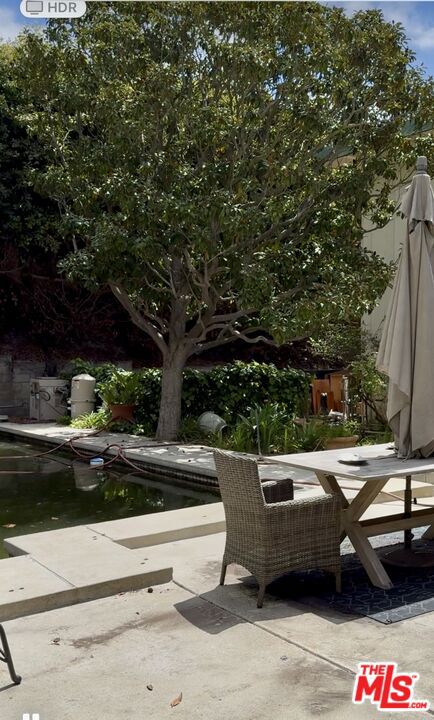 1053 Tellem Drive, Pacific Palisades CA: https://media.crmls.org/mediaz/301c7ac5-b6c3-4a4f-82a4-9070723c1967.jpg