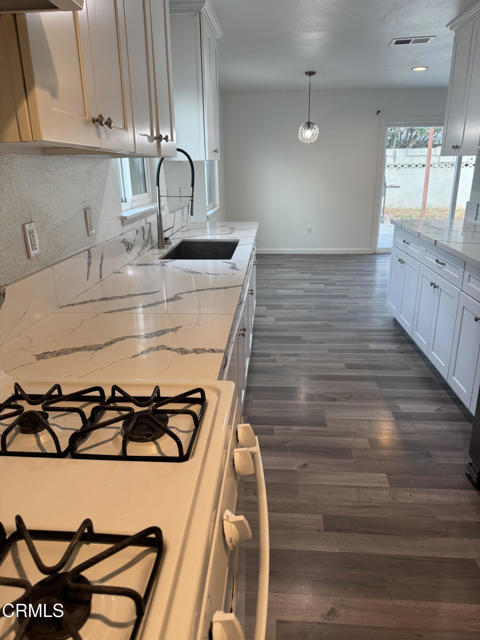 Detail Gallery Image 8 of 15 For 2100 Snow Ave, Oxnard,  CA 93036 - 4 Beds | 2 Baths