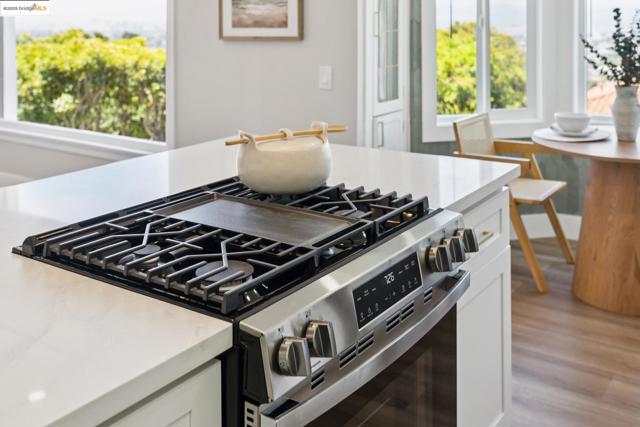 744 Coventry Road, Kensington CA: https://media.crmls.org/mediaz/301cabca-0a31-4b33-86dc-6762499e251d.jpg