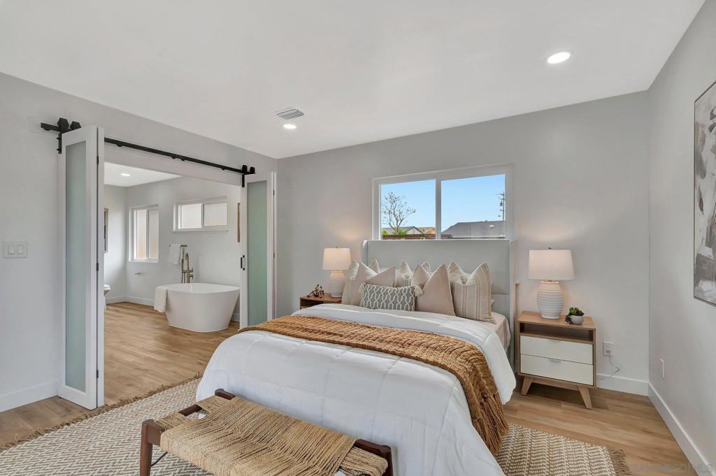 MLS #250034305SD img 27