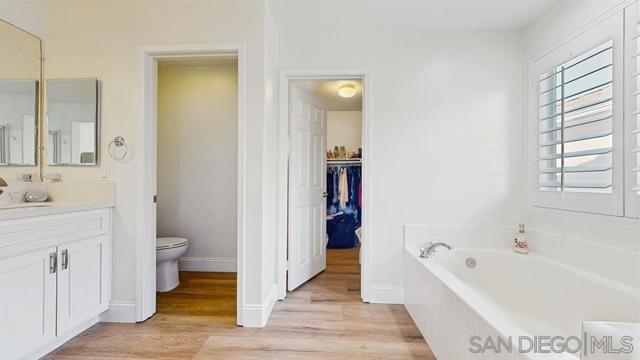 43041 Noble Court, Temecula CA: https://media.crmls.org/mediaz/301e09e0-5022-4c0c-be5f-50b39e7ed30e.jpg