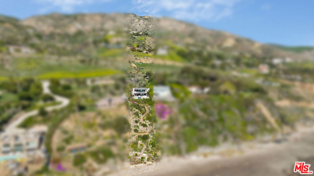 https://media.crmls.org/mediaz/301e6f36-266d-4a84-bf7a-7481aa76f291.jpg?preset=X-Large