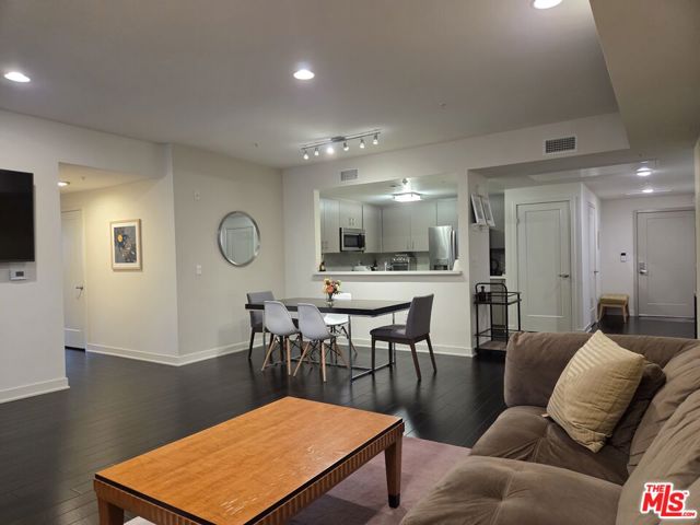 436 S Virgil Avenue, Los Angeles CA: https://media.crmls.org/mediaz/301e9e90-58c9-4c55-8fcb-bbd4e451e924.jpg