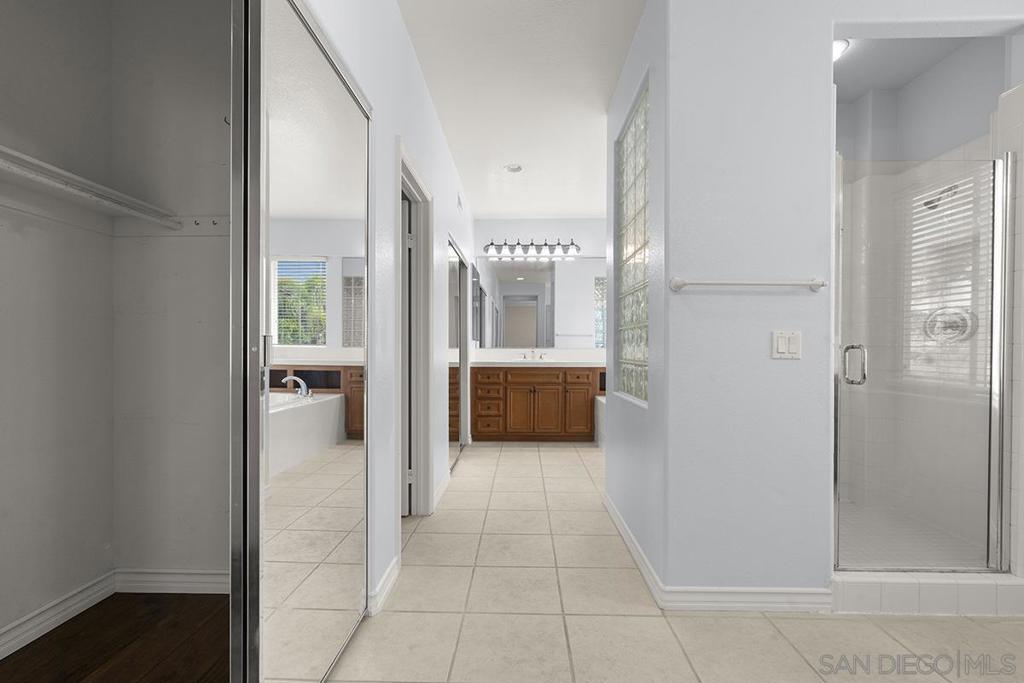 MLS #250043701SD image #37