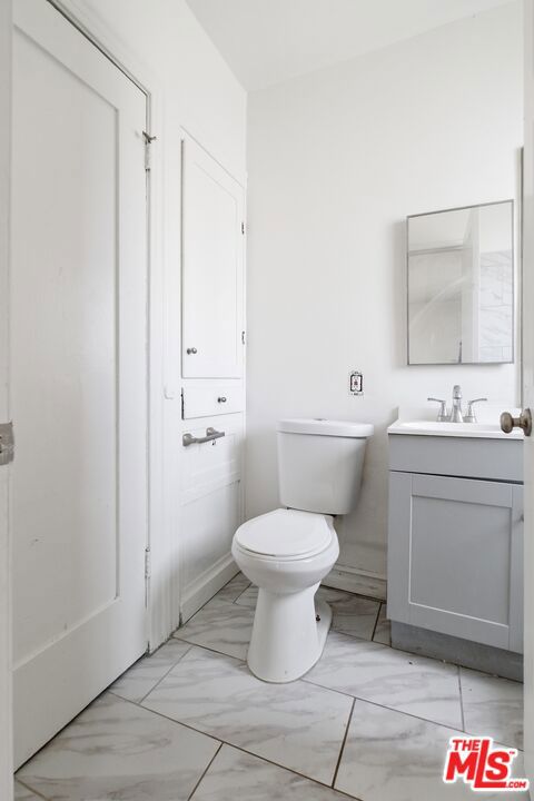 1570 E 110th Street, Los Angeles CA: https://media.crmls.org/mediaz/301f18f6-94e7-49f7-89a0-53c29f6fdeef.jpg