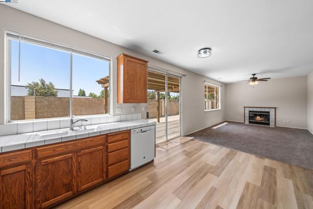 1970 Knollcrest Ln, Tracy CA: https://media.crmls.org/mediaz/301f39f9-b5f3-4b90-bd1b-7aba41d6d554.jpg