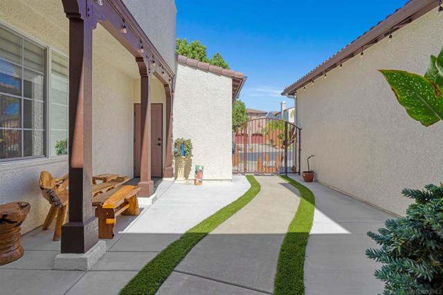 550 Echo Lane, San Marcos CA: https://media.crmls.org/mediaz/301fd451-f3c9-4a13-938e-e01daf19d8bc.jpg