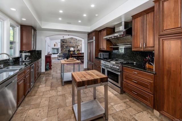 35715 Calle Nopal, Temecula CA: https://media.crmls.org/mediaz/3020496d-71f7-4e31-9c2b-5375ffbc88ff.jpg