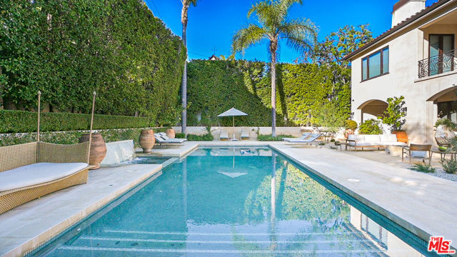 623 N ALTA Drive, Beverly Hills CA: https://media.crmls.org/mediaz/302060e4-df6f-4ac7-b5d9-e342207bb227.jpg