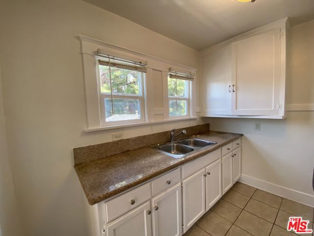 1604 La Fayette Road, Los Angeles CA: https://media.crmls.org/mediaz/30208035-37fe-4d84-9cc2-cfbdd444184b.jpg