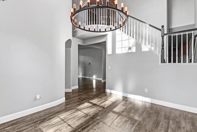 5512 Sagehen Ct, Loomis CA: https://media.crmls.org/mediaz/3020c505-f7fd-40d1-b5de-d1385a9d8b00.jpg