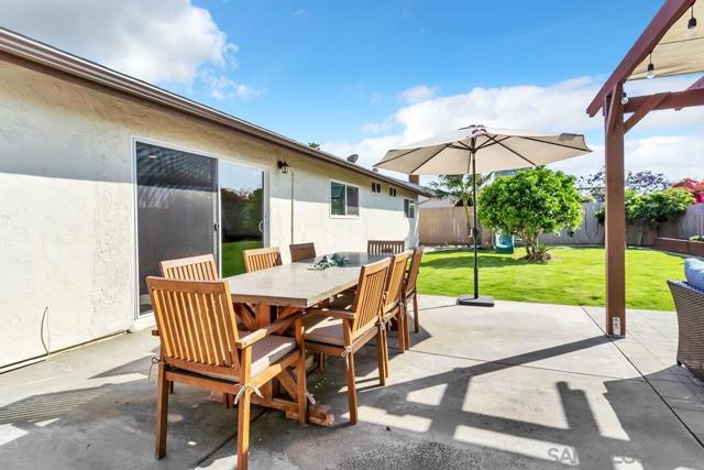 3978 Shenandoah Dr, Oceanside CA: https://media.crmls.org/mediaz/3021a845-cf56-43b8-826d-63db7bb45391.jpg