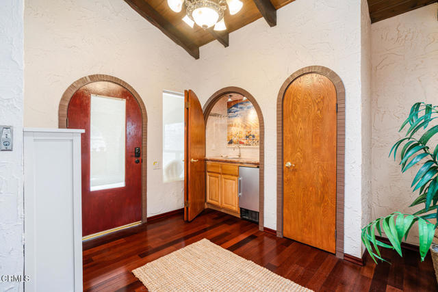 5451 Reef Way, Oxnard CA: https://media.crmls.org/mediaz/302215c3-7564-4afb-a3b1-1d06f8e0222e.jpg
