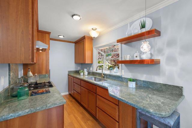 28 Clarendon Road, Burlingame CA: https://media.crmls.org/mediaz/302221c9-dd87-466c-ae61-685144fc32fb.jpg