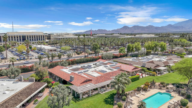 5 Stanford Drive, Rancho Mirage CA: https://media.crmls.org/mediaz/302224fa-d1b3-4d28-881e-84013065f58f.jpg