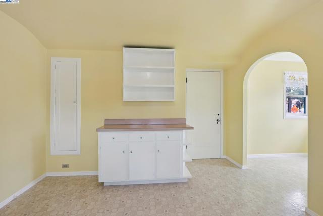11768 Main St, Sunol CA: https://media.crmls.org/mediaz/3022ce6b-aa07-4584-bca5-7173ca5f1cad.jpg