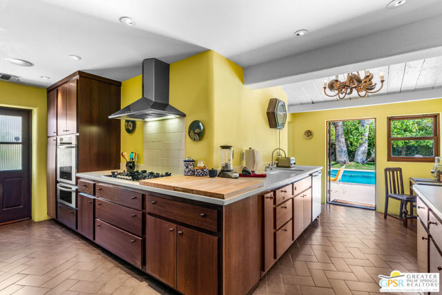 1011 E El Alameda, Palm Springs CA: https://media.crmls.org/mediaz/30231acf-097c-4d9e-8d7c-693c490cbafa.jpg