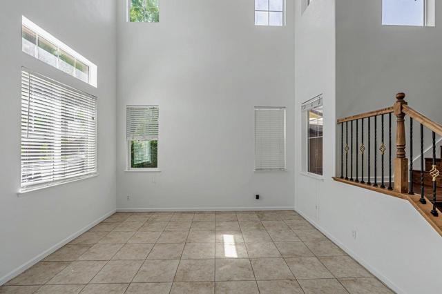 1619 Tumbleweed Way, Los Banos CA: https://media.crmls.org/mediaz/30236509-7a38-4c85-a5ab-52ec890acf7c.jpg