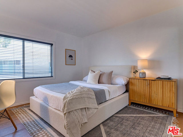 4776 La Villa Marina, Marina del Rey CA: https://media.crmls.org/mediaz/3023ec55-00c1-4d32-b05e-32ca3a11e930.jpg