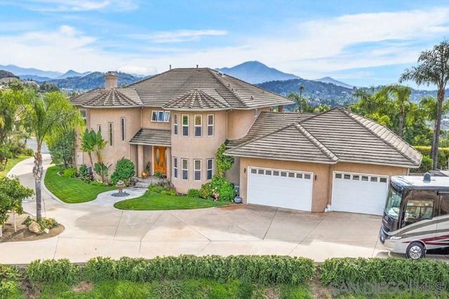 836 Camelot Pkwy, El Cajon CA: https://media.crmls.org/mediaz/302402de-c313-4f9f-be2f-cbeefd43ef3e.jpg