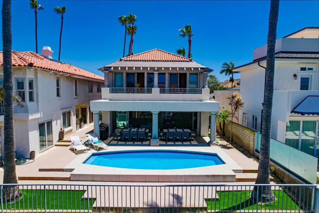 8 Buccaneer Way, Coronado CA: https://media.crmls.org/mediaz/302425e1-e1cf-45d0-9728-4b5a35a983e8.jpg