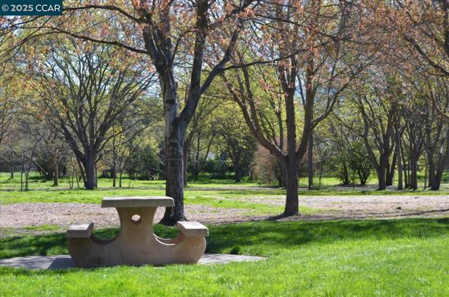 2708 Oak Rd, Walnut Creek CA: https://media.crmls.org/mediaz/30245831-c353-4624-bf1a-231c9c877ccc.jpg