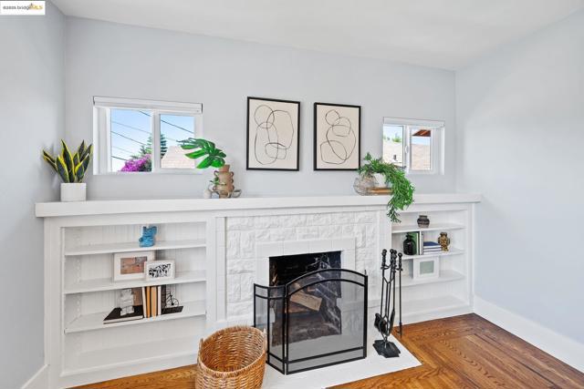 1547 68Th Ave, Oakland CA: https://media.crmls.org/mediaz/30257efe-ae2b-445d-a442-fcc3c2758775.jpg