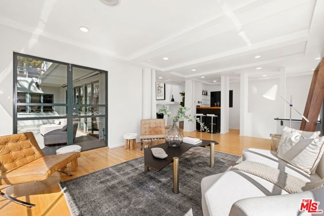 2477 Canyon Oak Drive, Los Angeles CA: https://media.crmls.org/mediaz/30259fa8-99c1-4f29-926f-6bc817bd6efb.jpg
