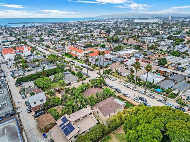 4725 Saratoga Avenue, San Diego CA: https://media.crmls.org/mediaz/3025aae3-0bc3-483f-b638-142f8f2cc7e3.jpg