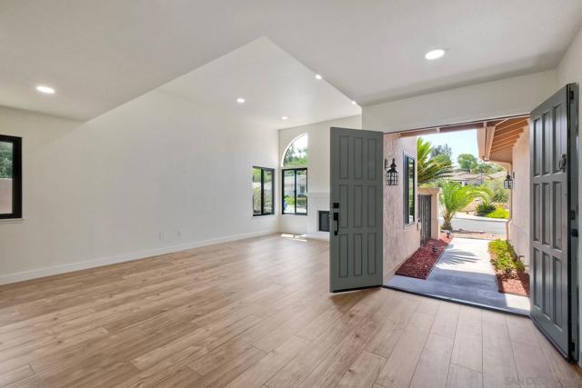 13356 Corte De Comares, San Diego CA: https://media.crmls.org/mediaz/3025d142-2e17-41ff-b643-9942c3062e3a.jpg