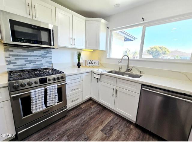 Detail Gallery Image 6 of 18 For 2001 Falkner Pl, Oxnard,  CA 93033 - 4 Beds | 2 Baths