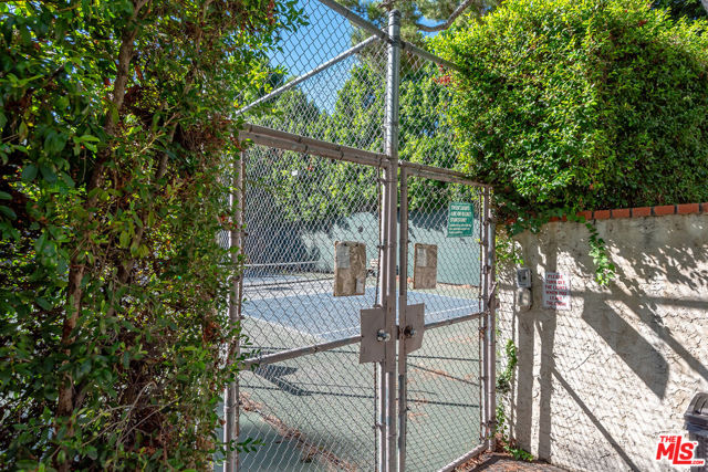 15167 Magnolia Boulevard, E photo 36