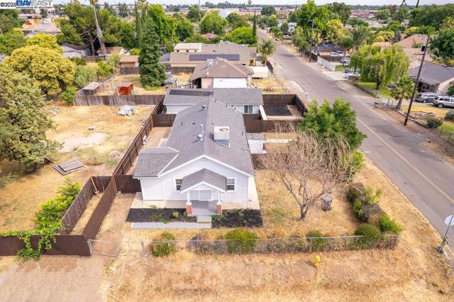 4733 E Washington St, Stockton CA: https://media.crmls.org/mediaz/302608e6-0cc3-4bf5-83a5-87159b0e54fb.jpg