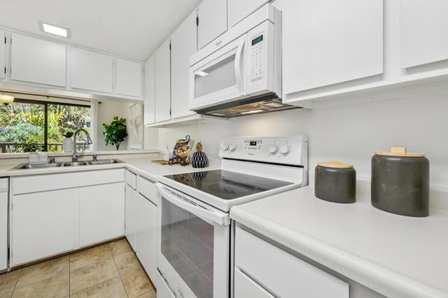 607 Stonegate, South San Francisco CA: https://media.crmls.org/mediaz/30264df4-db92-4292-bf75-cfd5a24a3b26.jpg