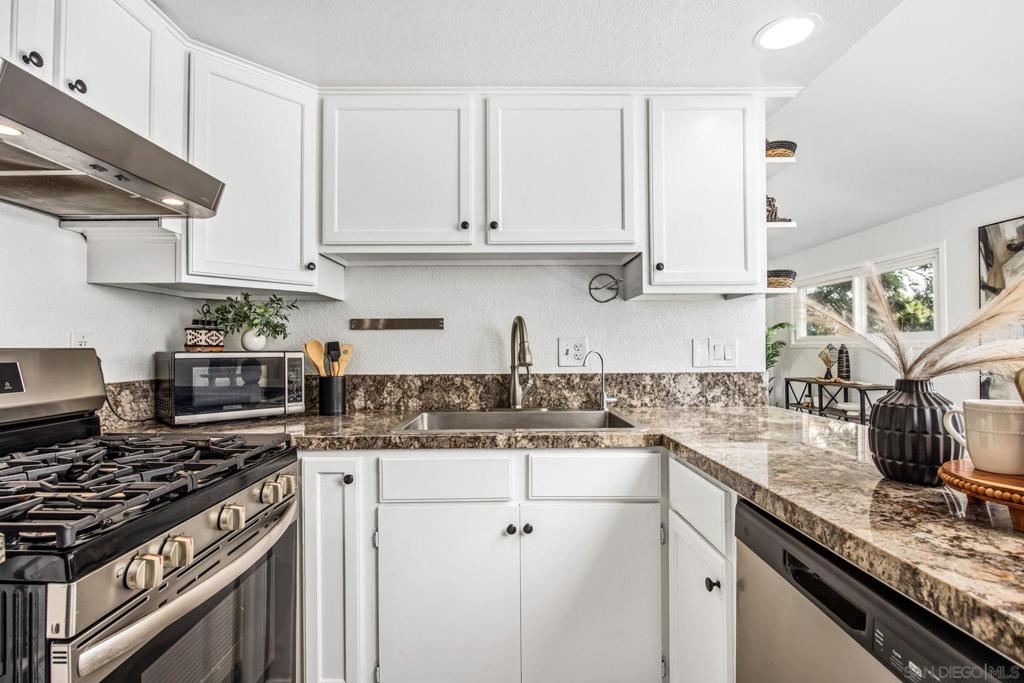 2251 Famosa Blvd - photo 9