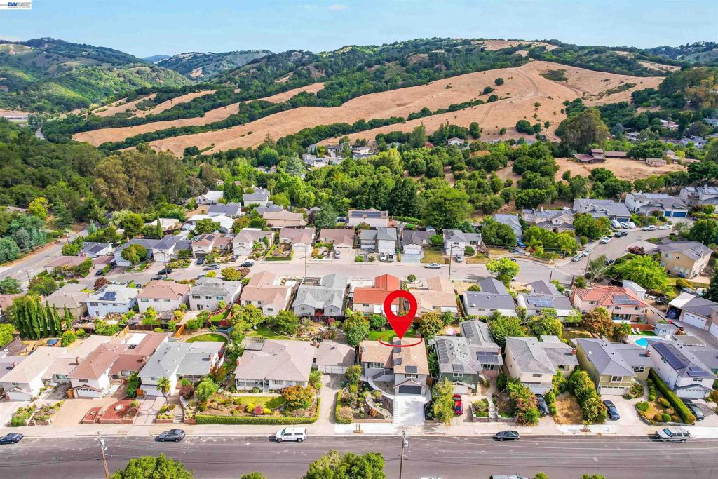 https://media.crmls.org/mediaz/3026743c-20df-4fc2-88ac-d3d6fa2a0765.jpg?preset=X-Large