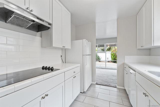 6734 Barnhurst Dr, San Diego CA: https://media.crmls.org/mediaz/302694d4-617d-453d-9d05-5558716543bb.jpg