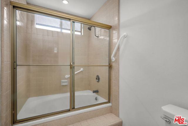 1655 Selby Avenue, Los Angeles CA: https://media.crmls.org/mediaz/3026c455-a0a2-41bd-8f49-ababee7df2df.jpg