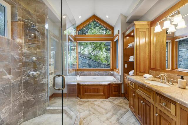 14205 Shannon Road, Los Gatos CA: https://media.crmls.org/mediaz/3026e003-634b-418d-90f0-69be7cbcc88d.jpg