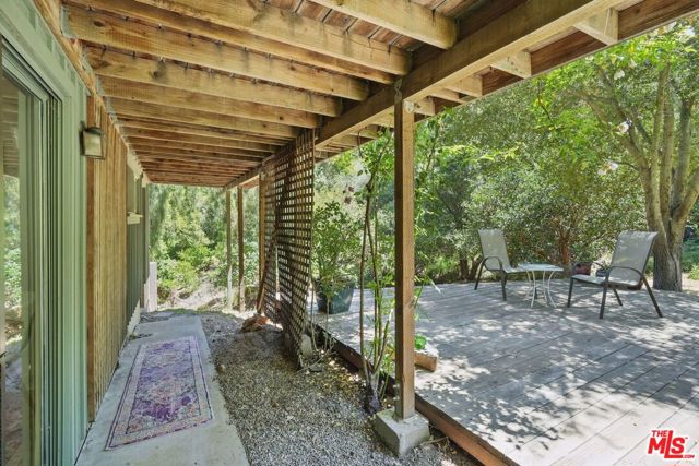 1527 Bainum Drive, Topanga CA: https://media.crmls.org/mediaz/3026f56b-2f58-477c-876f-3f10359cdecf.jpg