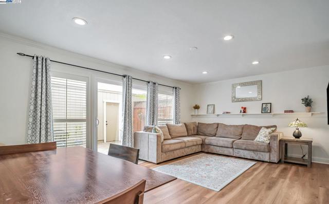 14413 Kings Ct, San Leandro CA: https://media.crmls.org/mediaz/30271c4b-6965-4d84-a90e-5f16a249f7c3.jpg