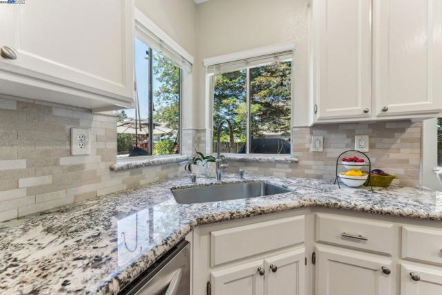 1159 Vintner Pl, Livermore CA: https://media.crmls.org/mediaz/30271e57-b6d5-433d-8730-8c575719231f.jpg