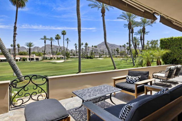 44970 Desert Horizons Drive, Indian Wells CA: https://media.crmls.org/mediaz/302747a8-a0fd-4523-8e7a-a565ff2e8bd1.jpg