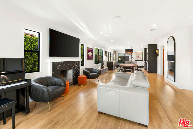 5319 West Boulevard, Los Angeles CA: https://media.crmls.org/mediaz/3027693a-8be6-4145-be8e-175da9b986b8.jpg