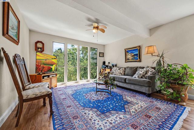 1923 Green Valley Rd, Alamo CA: https://media.crmls.org/mediaz/302800ff-90dc-4e83-a9e4-da2d84e71361.jpg
