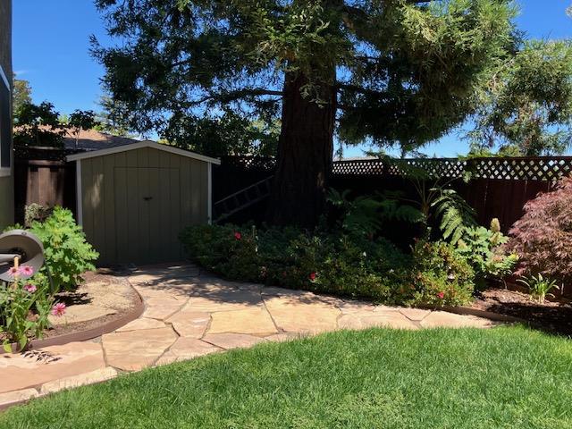 5 Maple Way, San Carlos CA: https://media.crmls.org/mediaz/30281bf7-ffcb-474e-b52e-e57ba1f83a0e.jpg