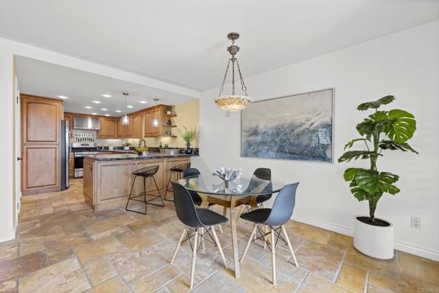 515 S Sierra Avenue, Solana Beach CA: https://media.crmls.org/mediaz/30285f35-b9a3-4113-829c-35228c440662.jpg